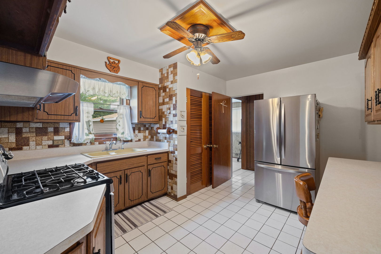 7912 S New Castle Avenue, Burbank, IL 60459