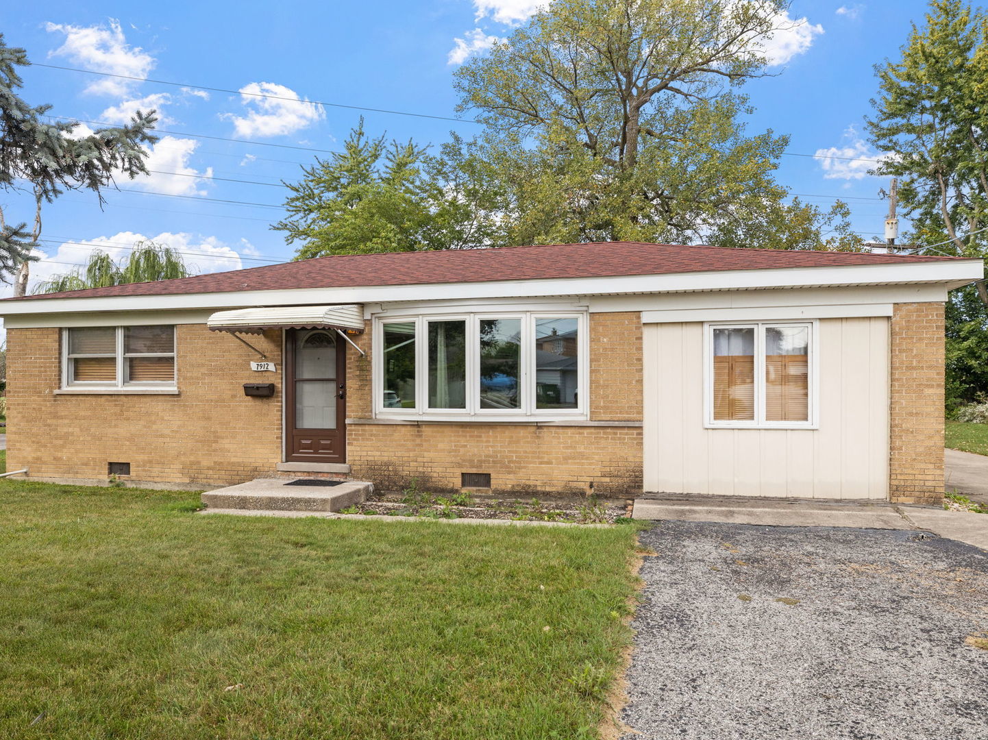 7912 S New Castle Avenue, Burbank, IL 60459