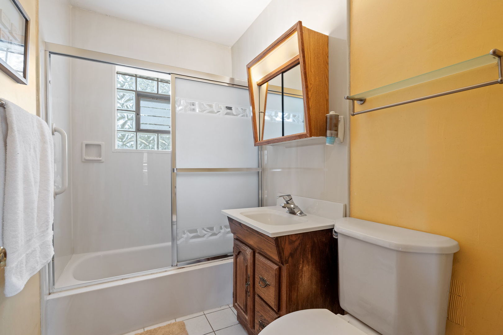 7912 S New Castle Avenue, Burbank, IL 60459