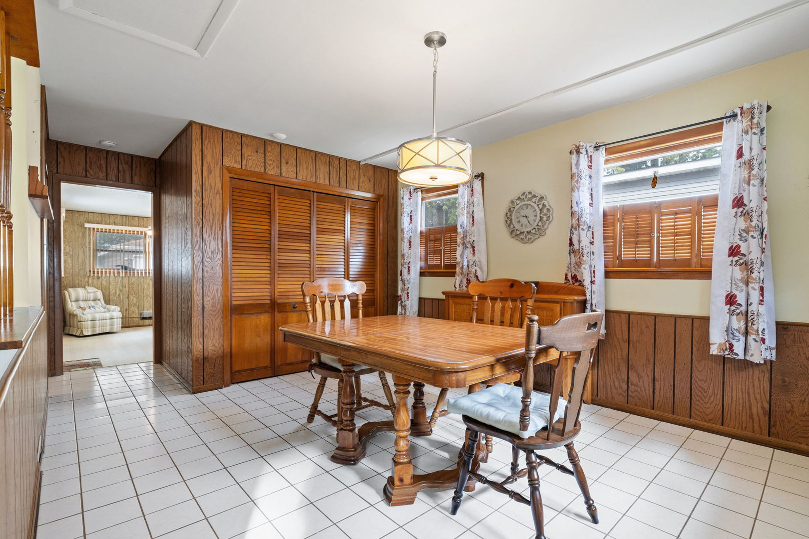 7912 S New Castle Avenue, Burbank, IL 60459