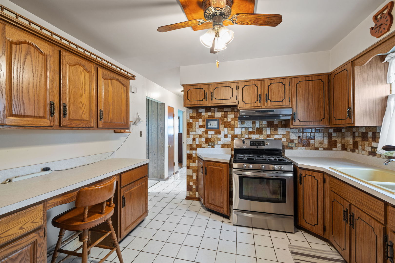 7912 S New Castle Avenue, Burbank, IL 60459