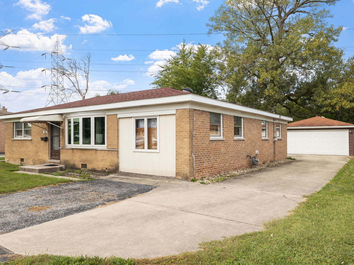 7912 S New Castle Avenue, Burbank, IL 60459