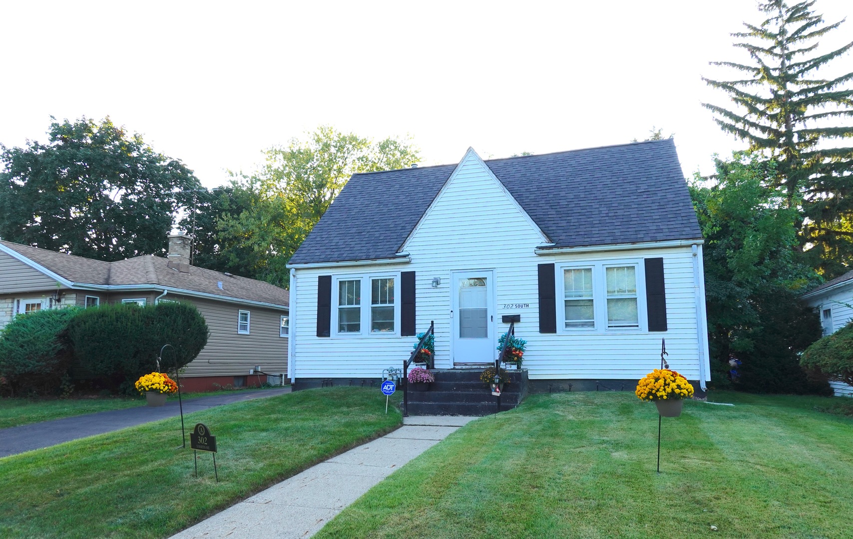 302 S Martin Avenue, Waukegan, IL 60085