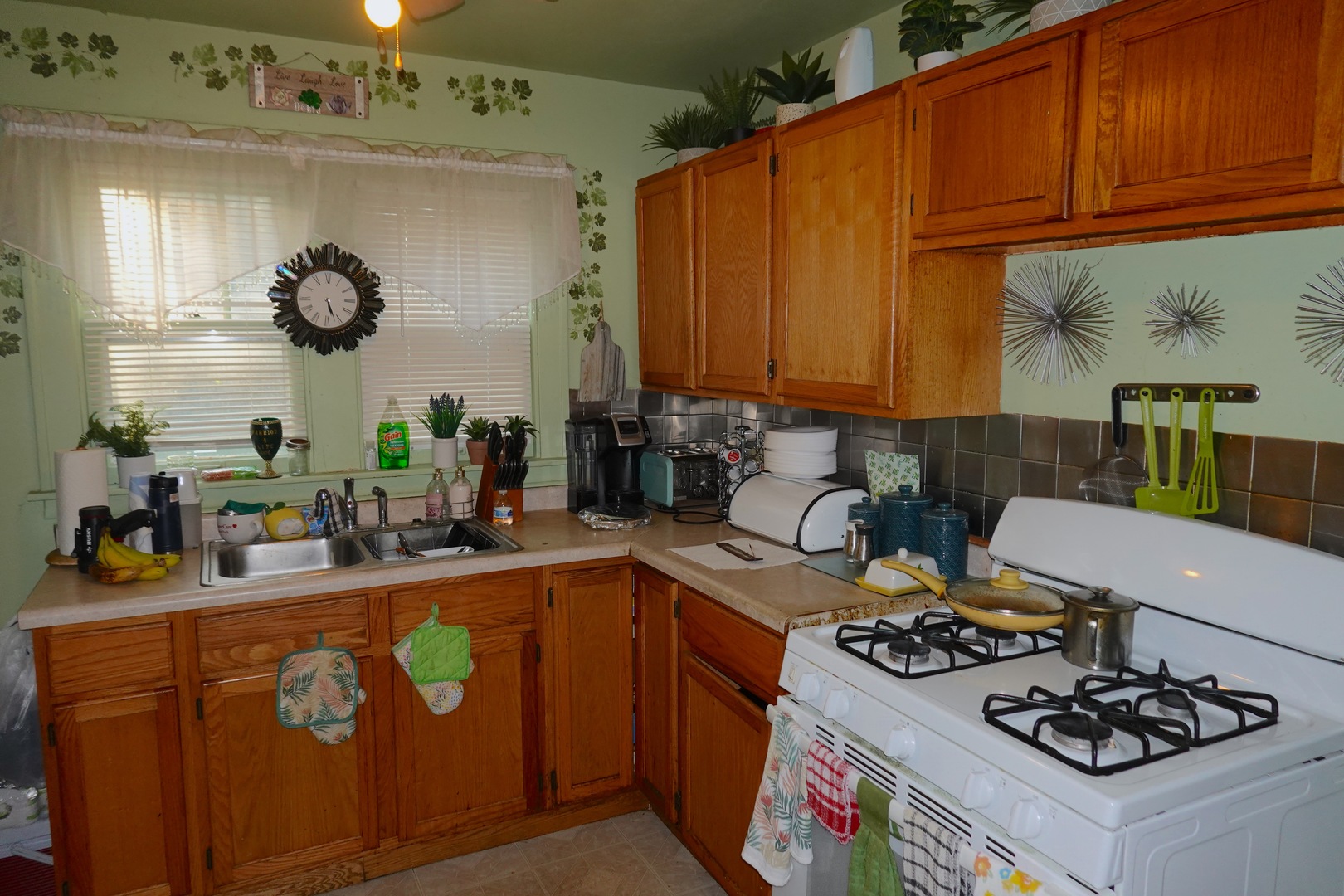 302 S Martin Avenue, Waukegan, IL 60085