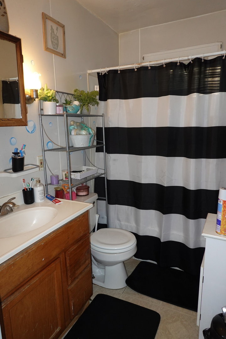 302 S Martin Avenue, Waukegan, IL 60085