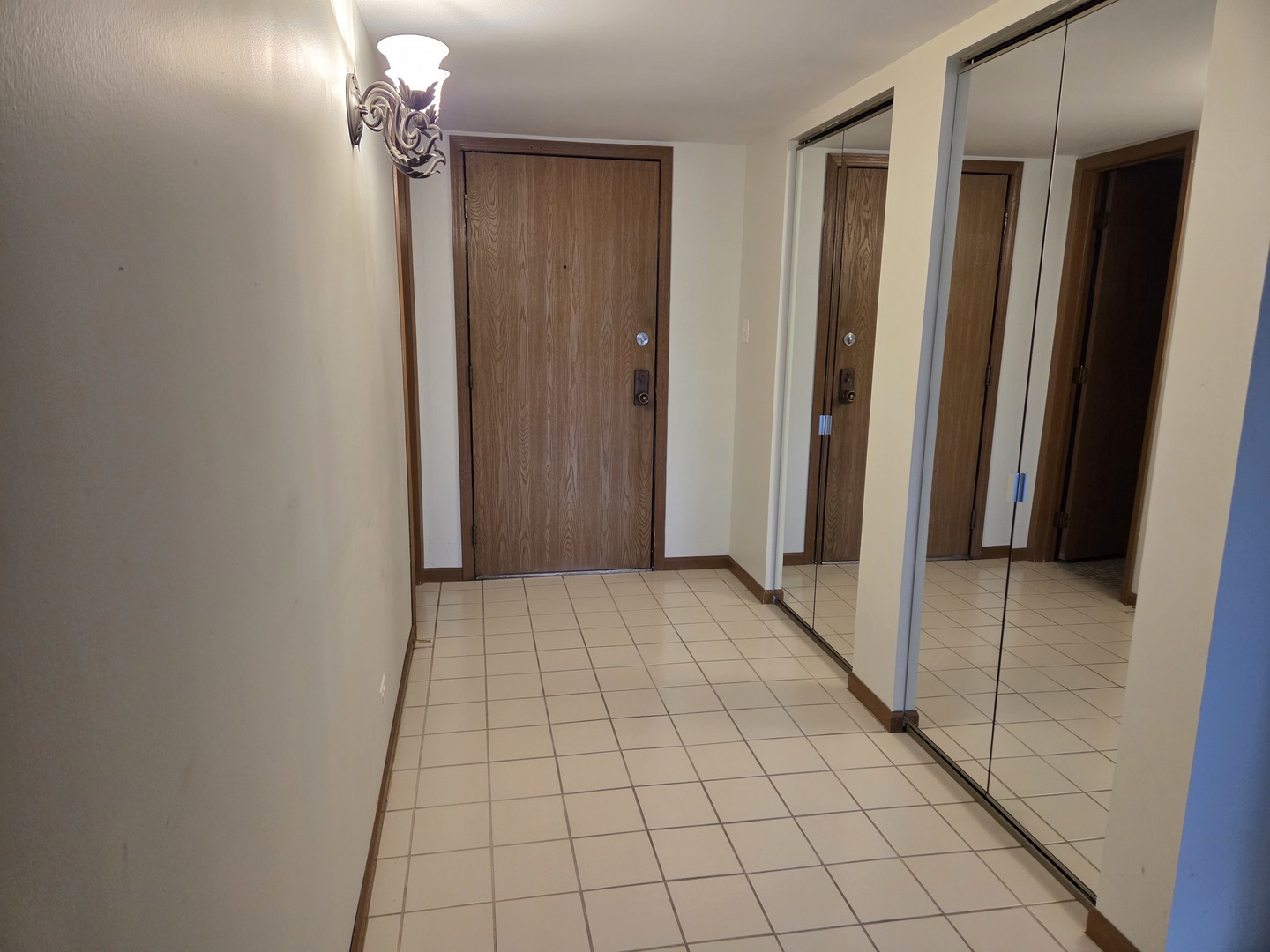 475 Plum Creek Drive #206, Wheeling, IL 60090