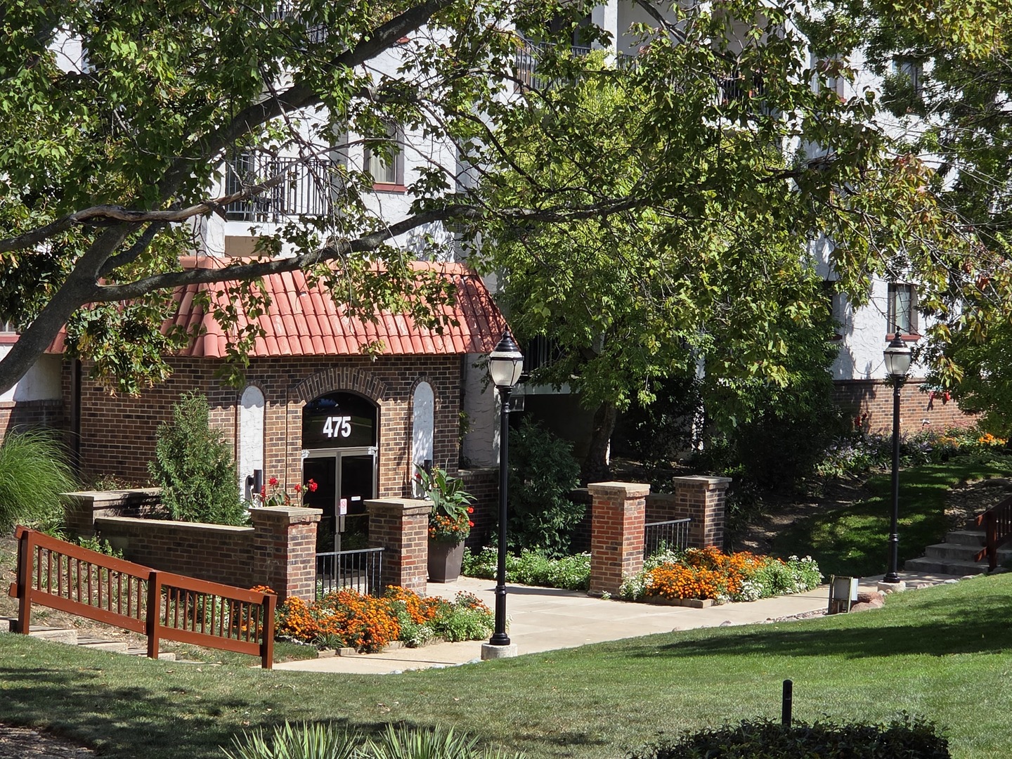 475 Plum Creek Drive #206, Wheeling, IL 60090