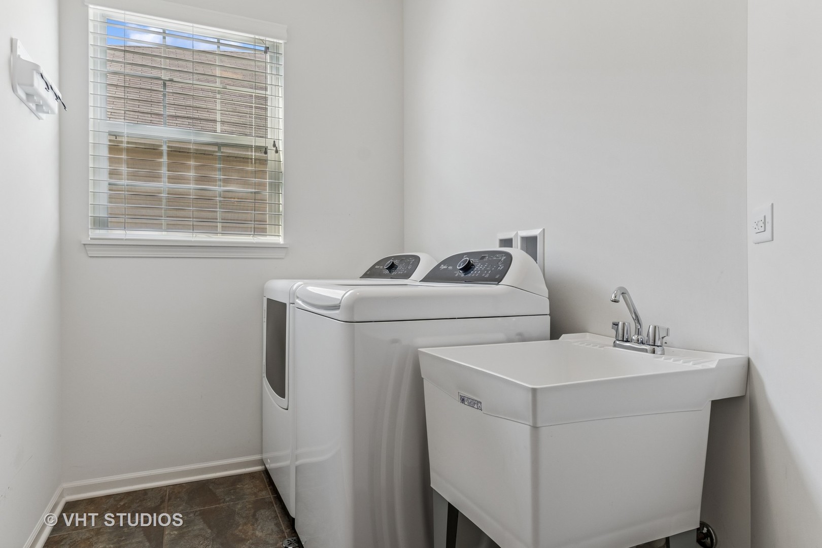 2723 Northmoor Drive, Naperville, IL 60564