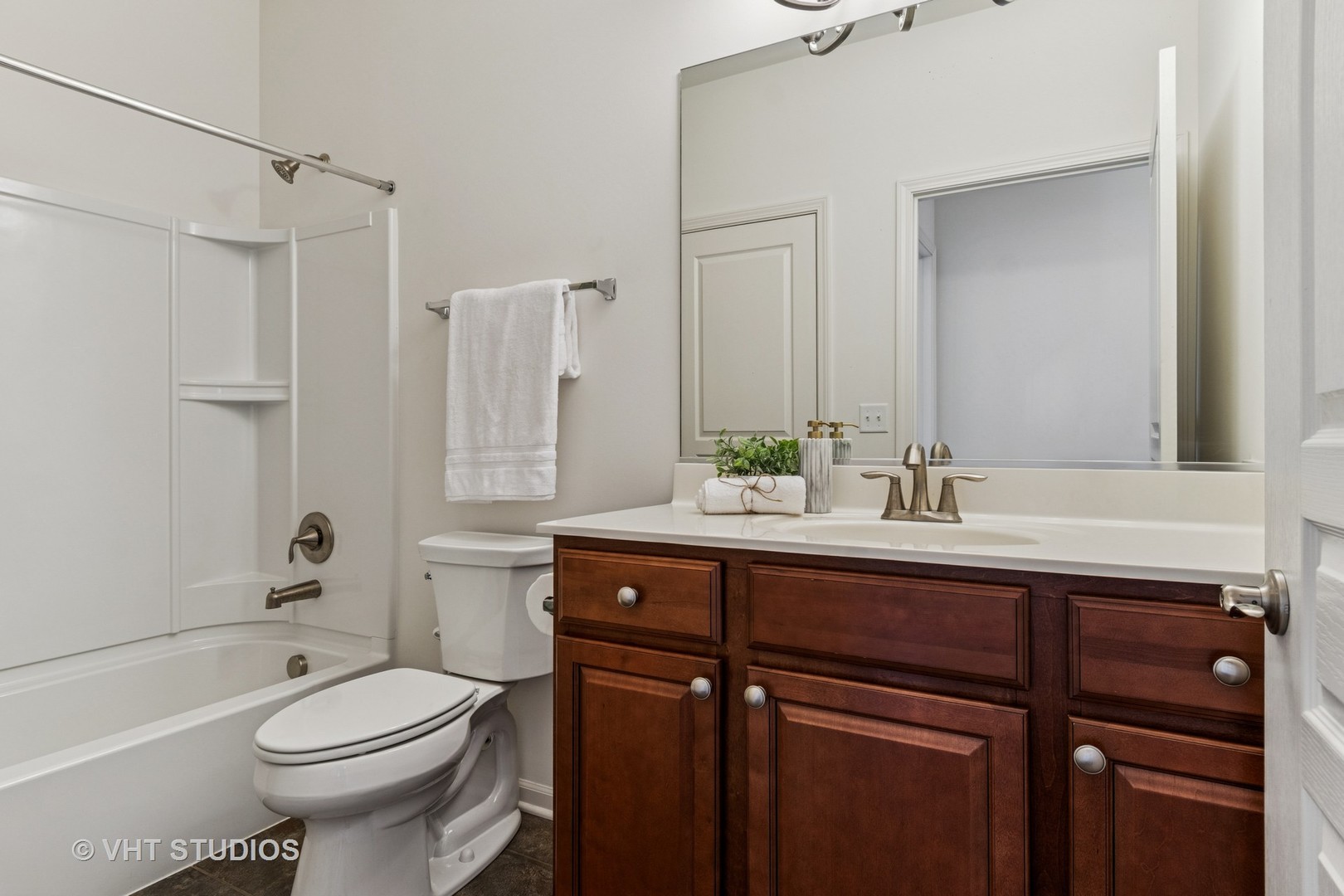 2723 Northmoor Drive, Naperville, IL 60564