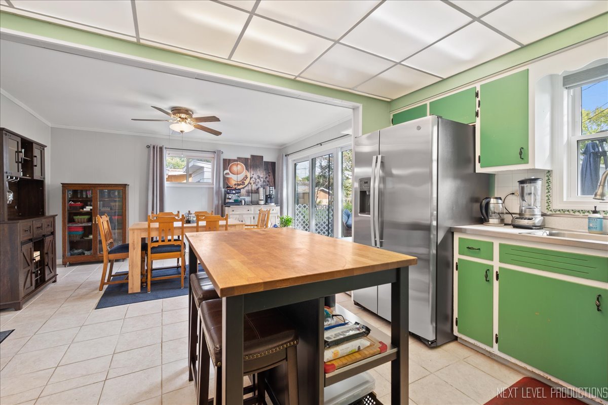 320 Harmony Drive, North Aurora, IL 60542