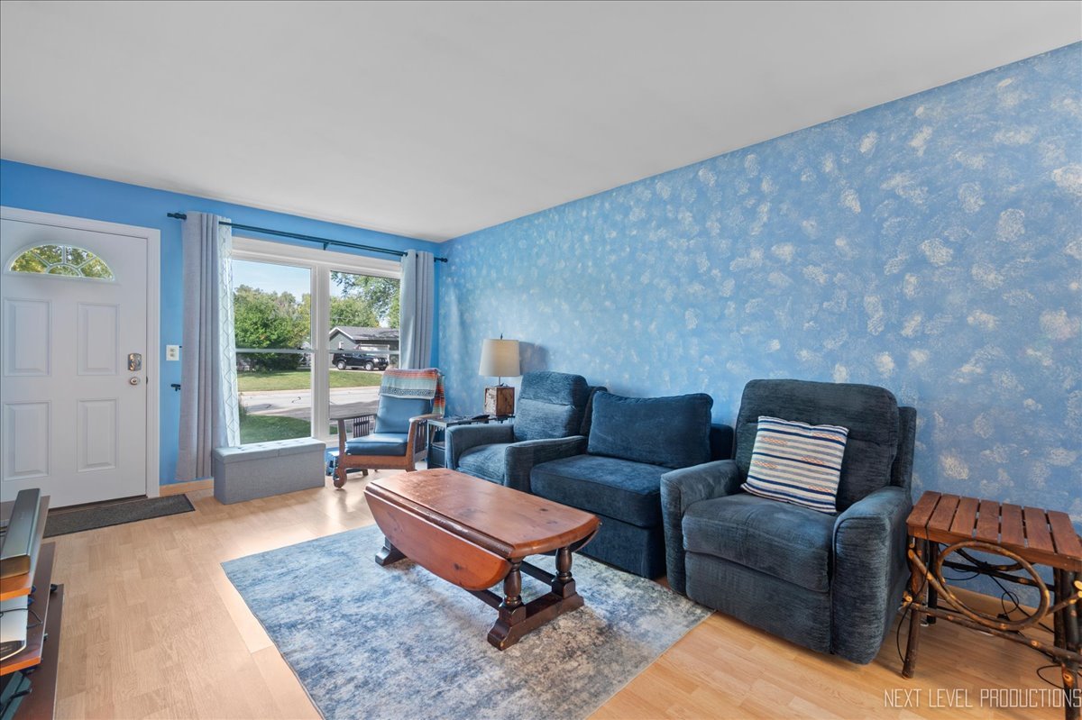 320 Harmony Drive, North Aurora, IL 60542