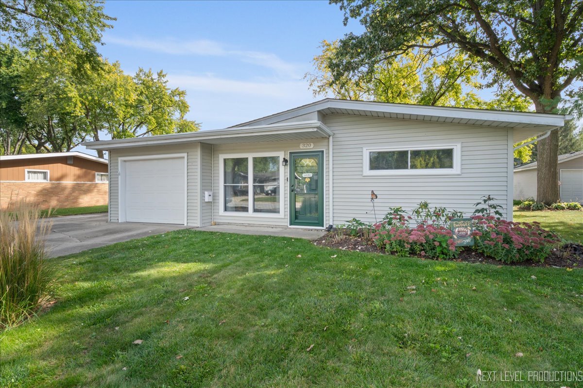 320 Harmony Drive, North Aurora, IL 60542