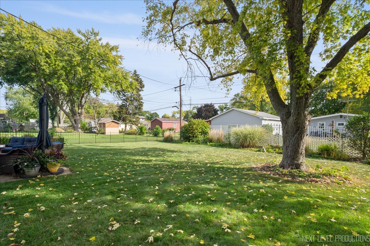 320 Harmony Drive, North Aurora, IL 60542