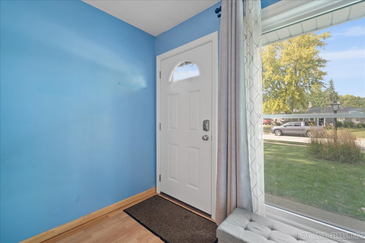 320 Harmony Drive, North Aurora, IL 60542