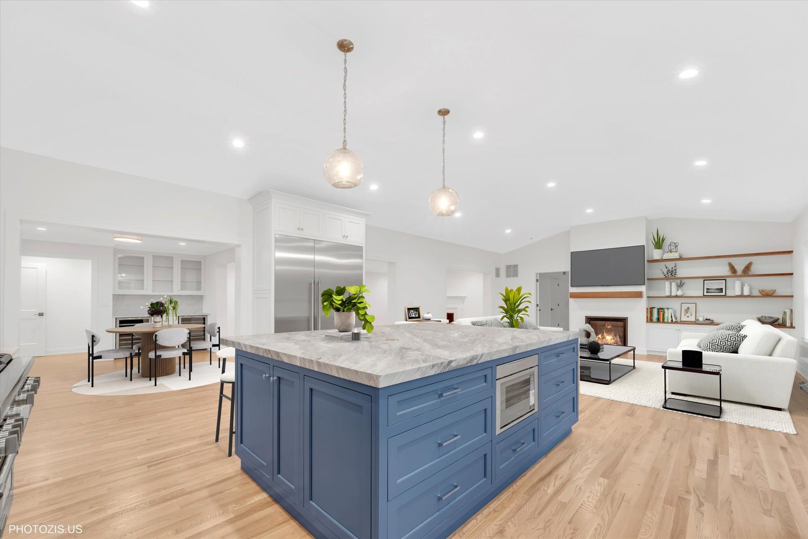 707 Brierhill Road, Deerfield, IL 60015