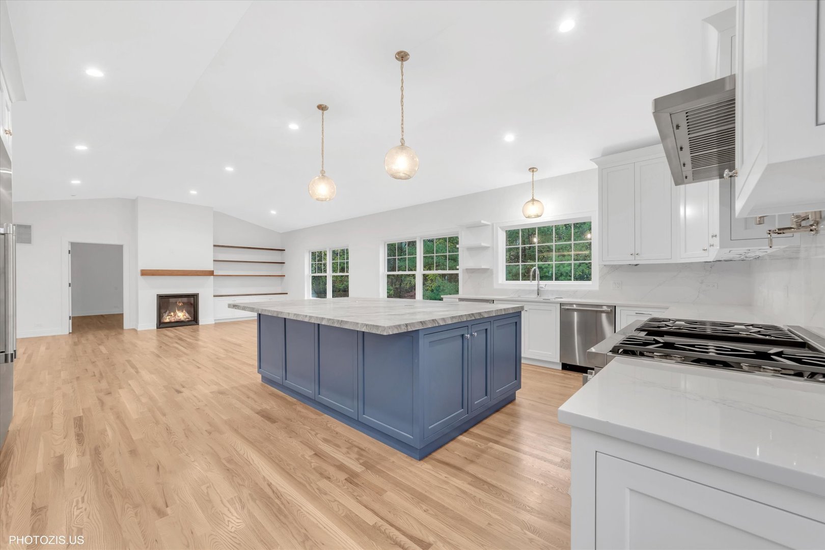 707 Brierhill Road, Deerfield, IL 60015