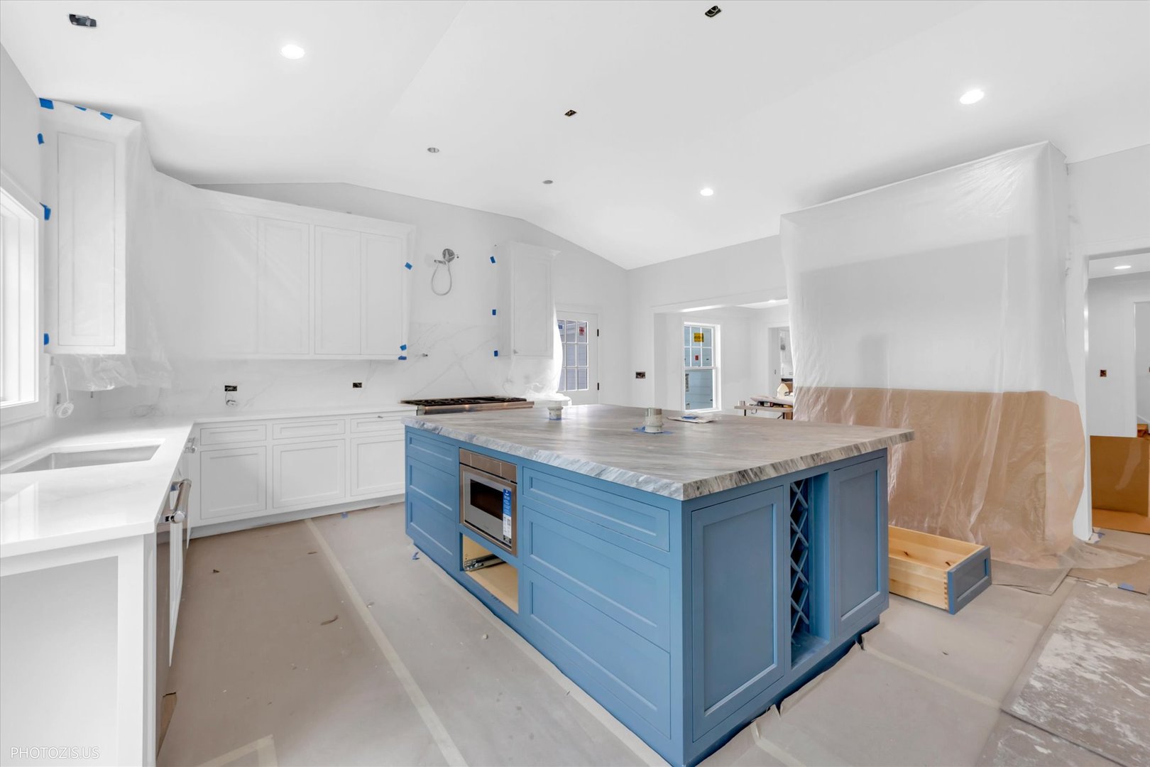 707 Brierhill Road, Deerfield, IL 60015