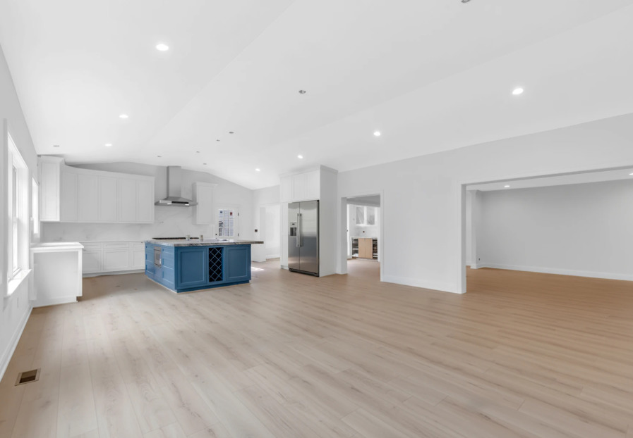 707 Brierhill Road, Deerfield, IL 60015