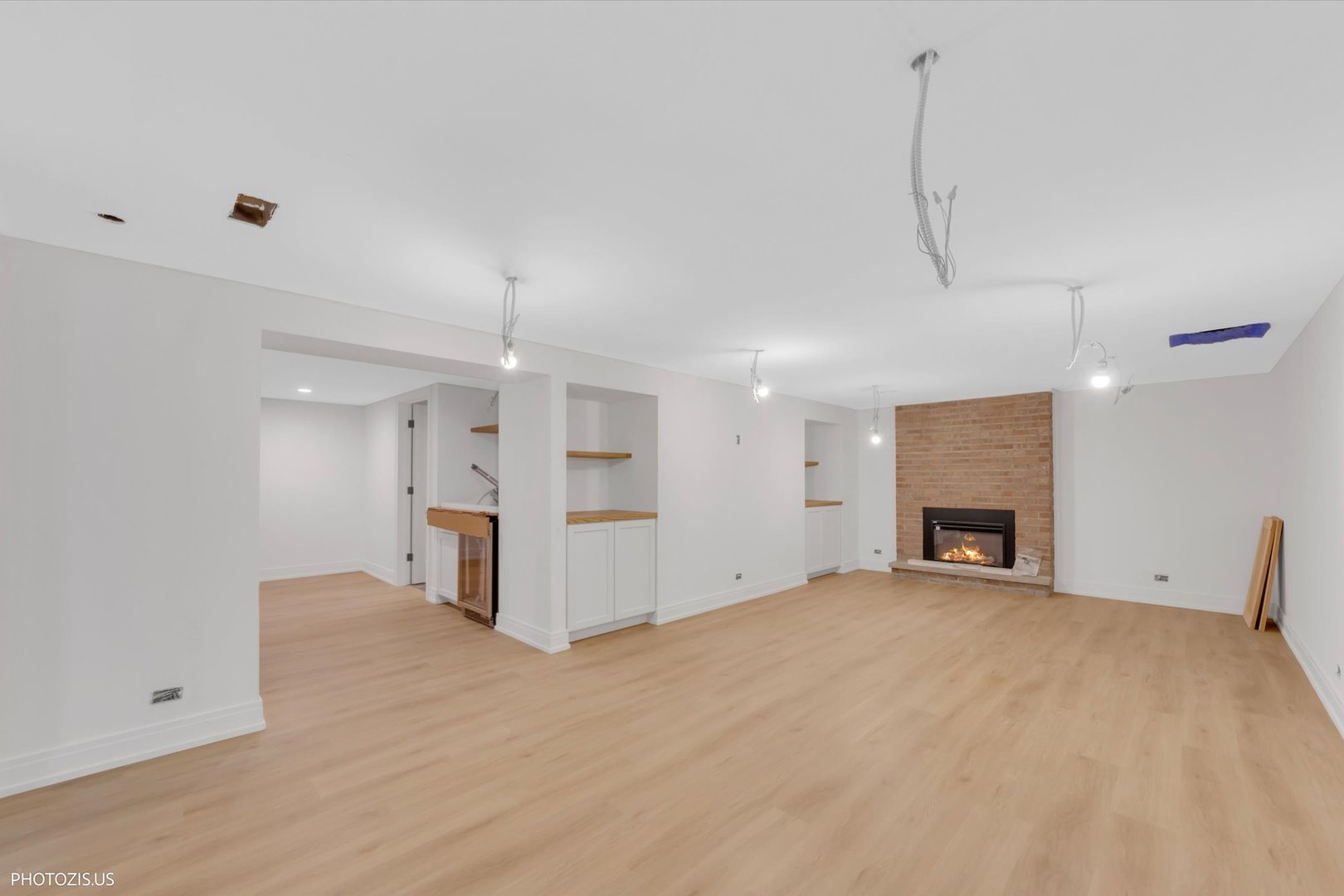 707 Brierhill Road, Deerfield, IL 60015