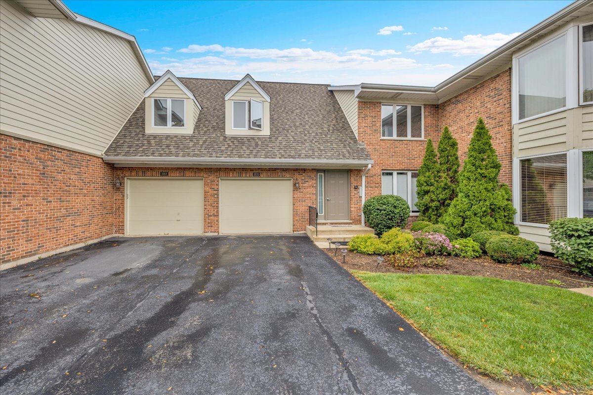 1670 N Douglas Court, Arlington Heights, IL 60004