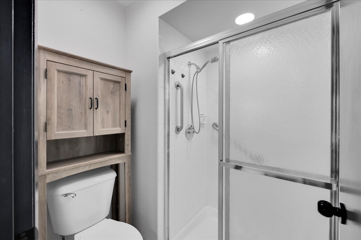 1670 N Douglas Court, Arlington Heights, IL 60004