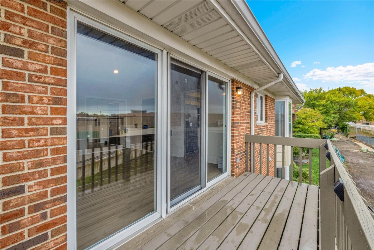 1670 N Douglas Court, Arlington Heights, IL 60004