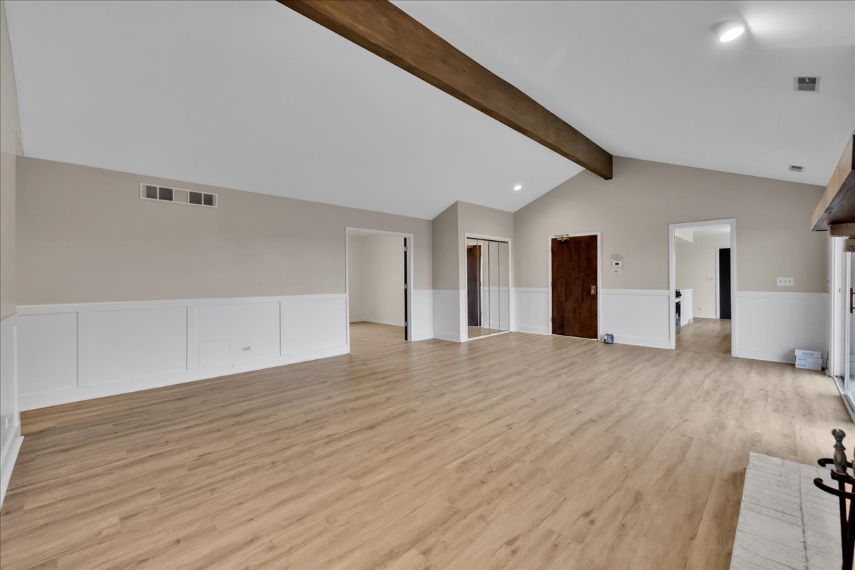 1670 N Douglas Court, Arlington Heights, IL 60004