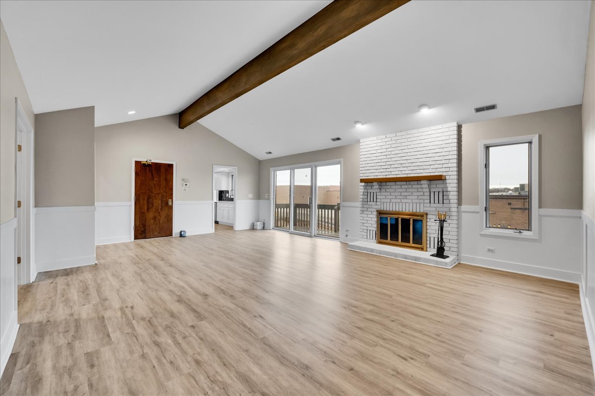 1670 N Douglas Court, Arlington Heights, IL 60004