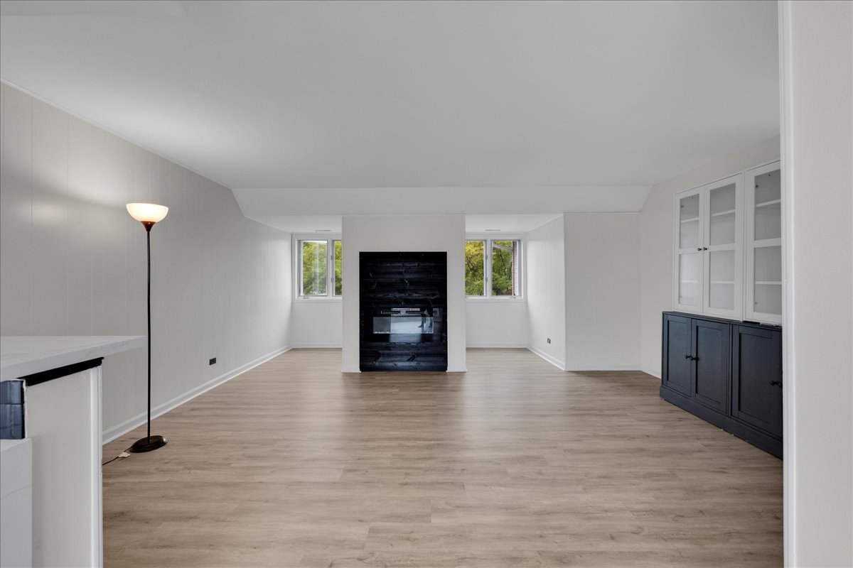 1670 N Douglas Court, Arlington Heights, IL 60004