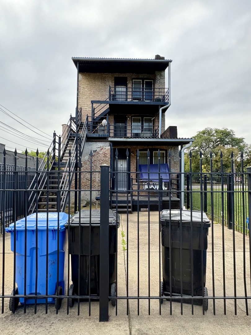 3042 W Roosevelt Road, Chicago, IL 60612