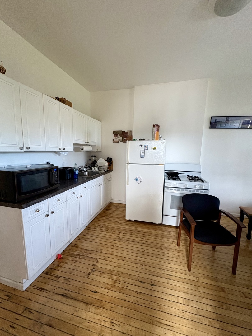 3042 W Roosevelt Road, Chicago, IL 60612