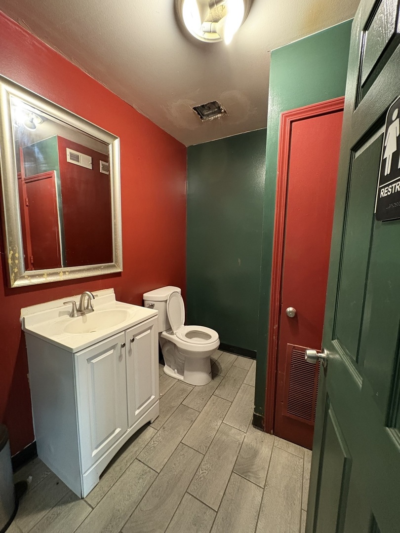 3042 W Roosevelt Road, Chicago, IL 60612