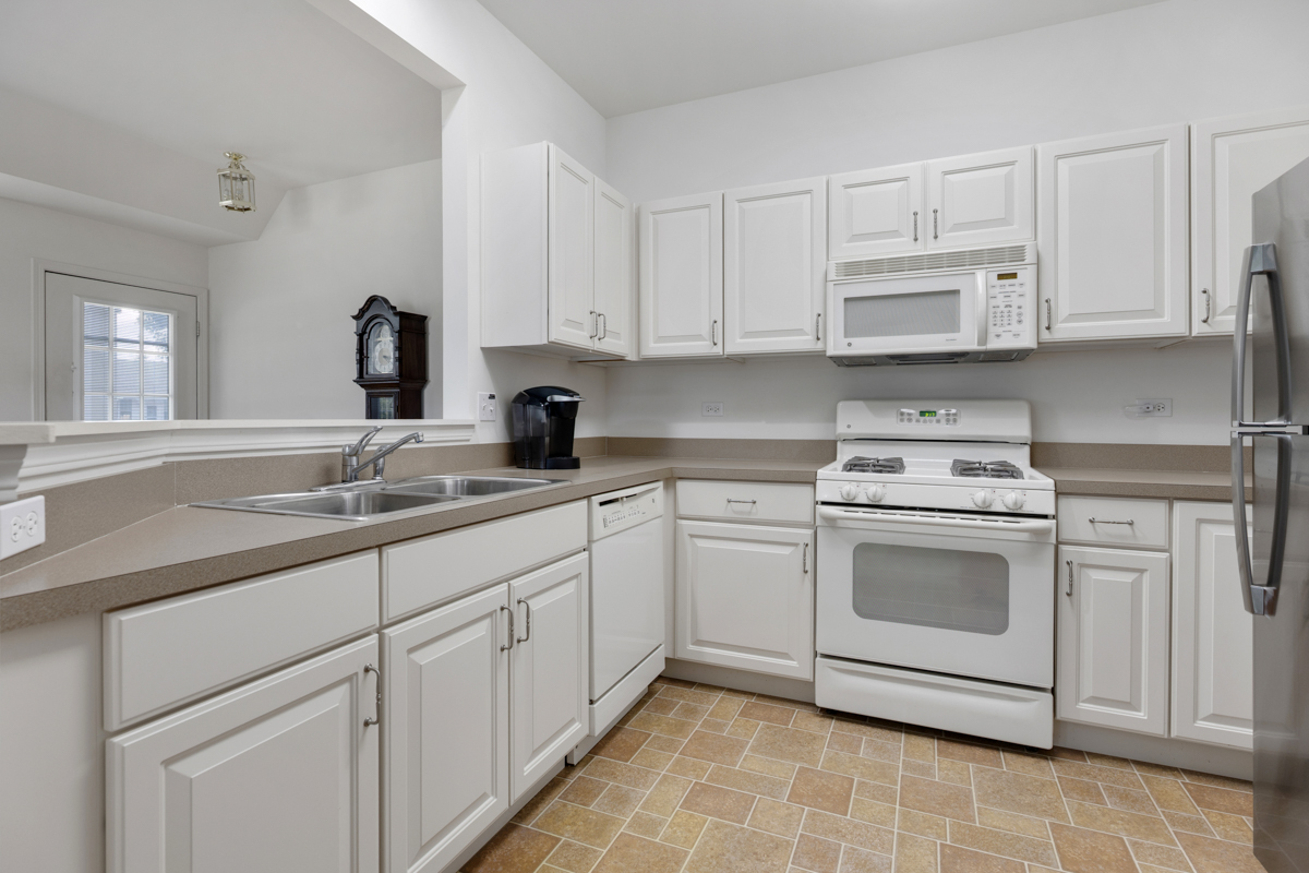 14060 PALISADES Avenue, Huntley, IL 60142