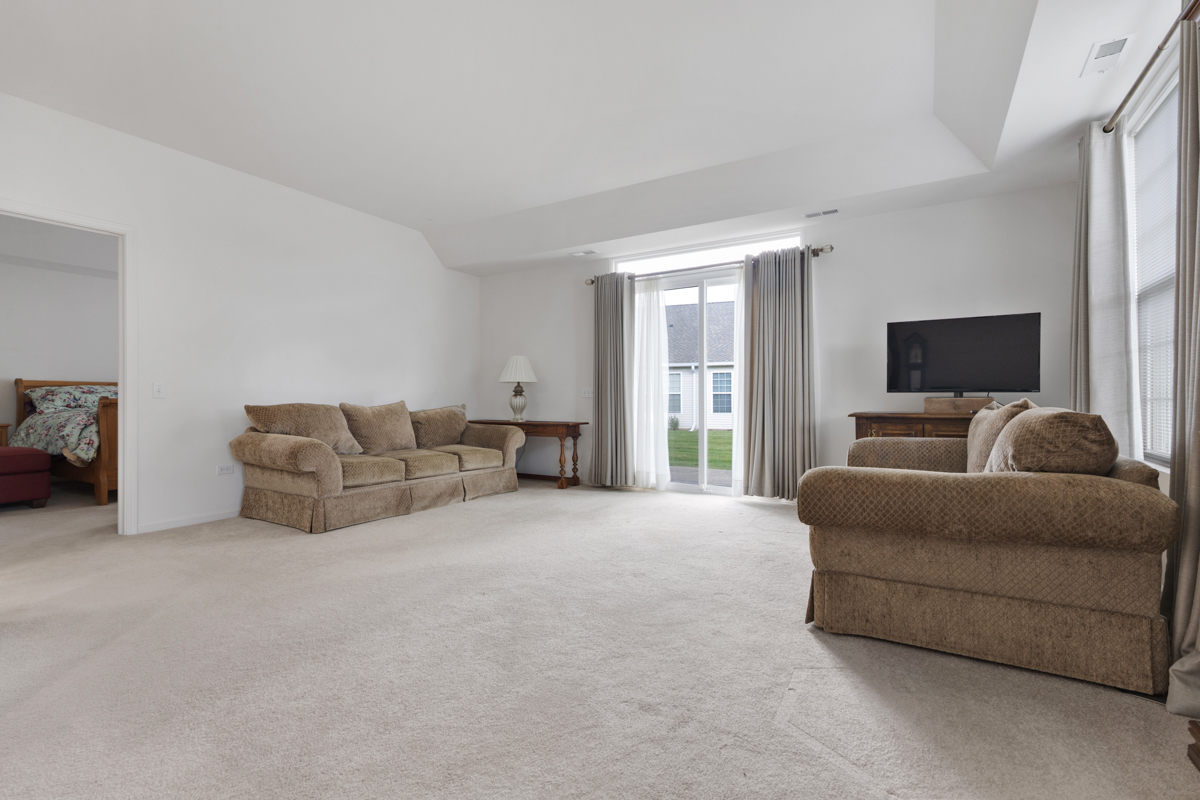 14060 PALISADES Avenue, Huntley, IL 60142