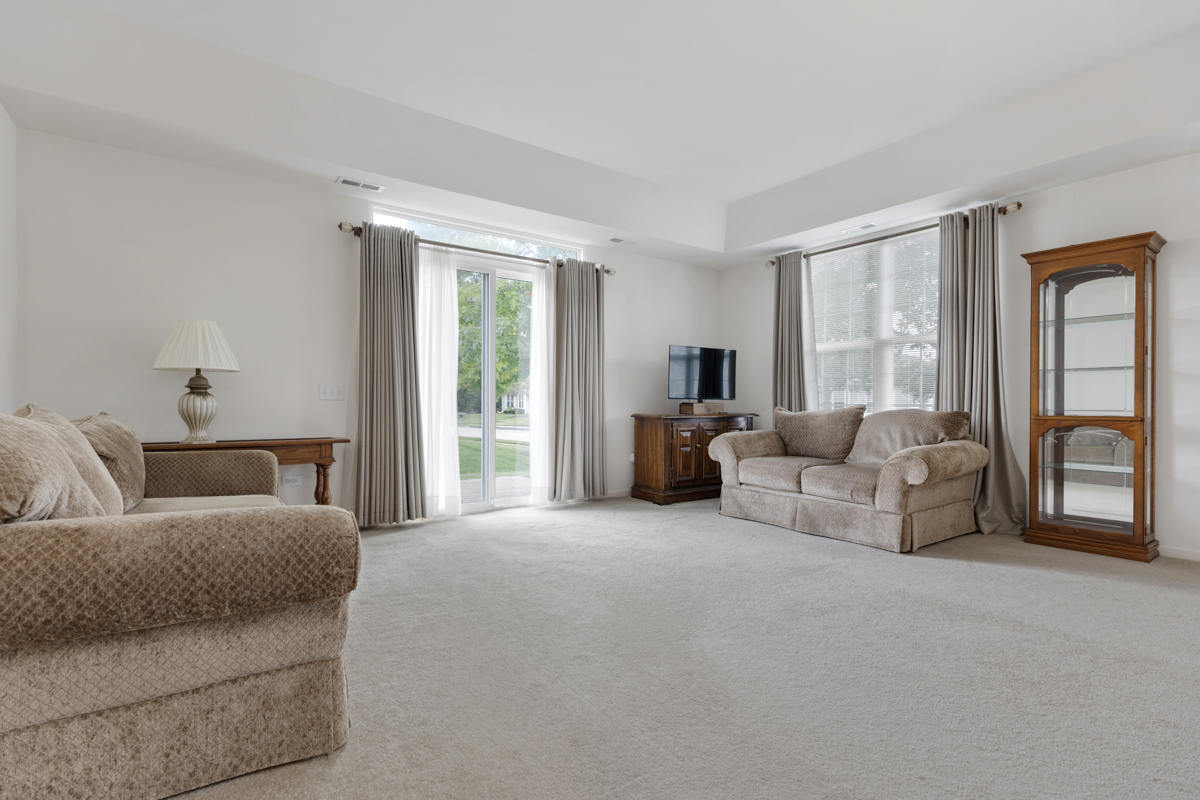 14060 PALISADES Avenue, Huntley, IL 60142