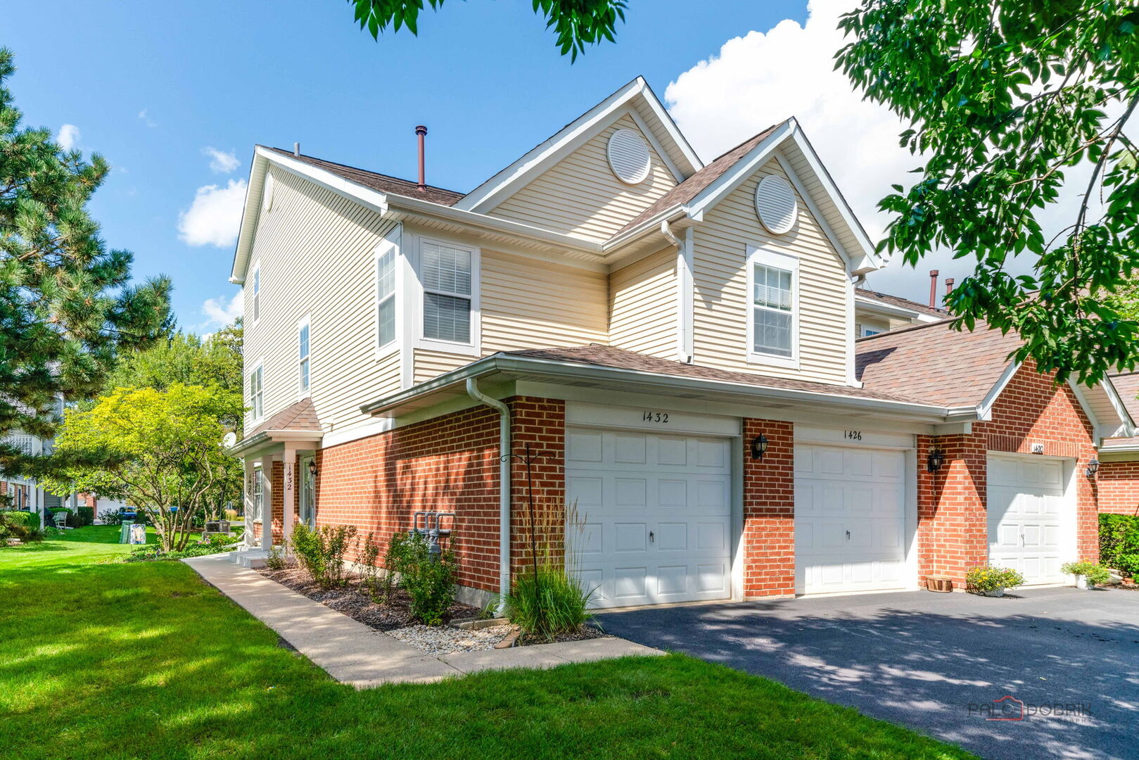 1432 Hampshire Court, Roselle, IL 60172