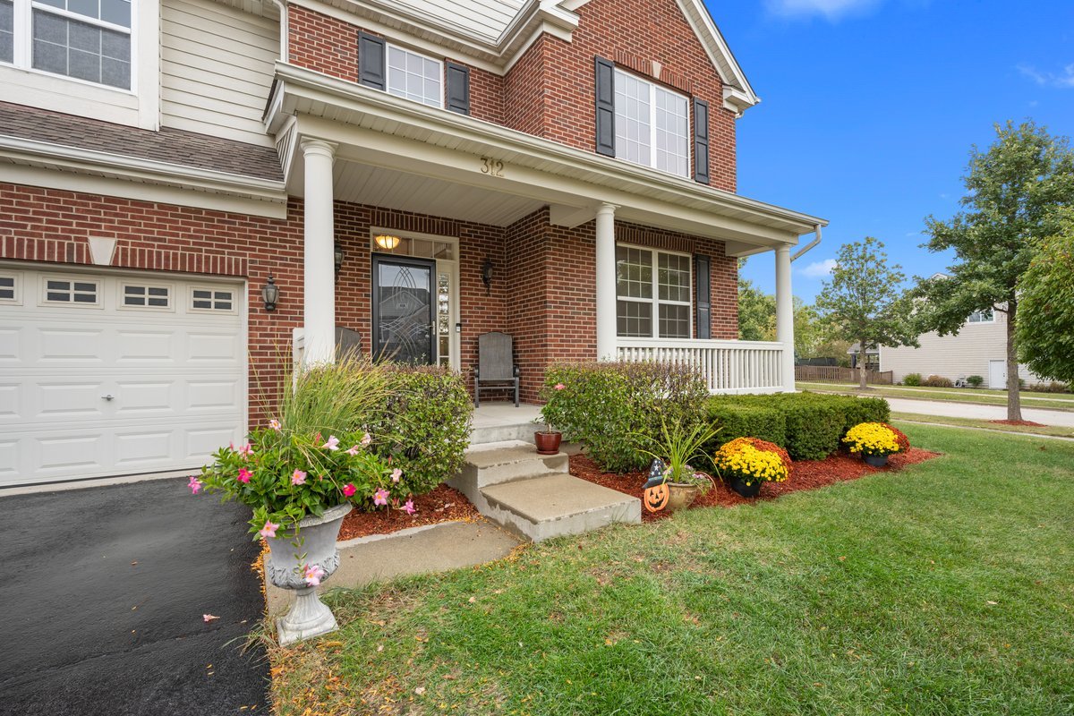 312 Monument Road, Elgin, IL 60124