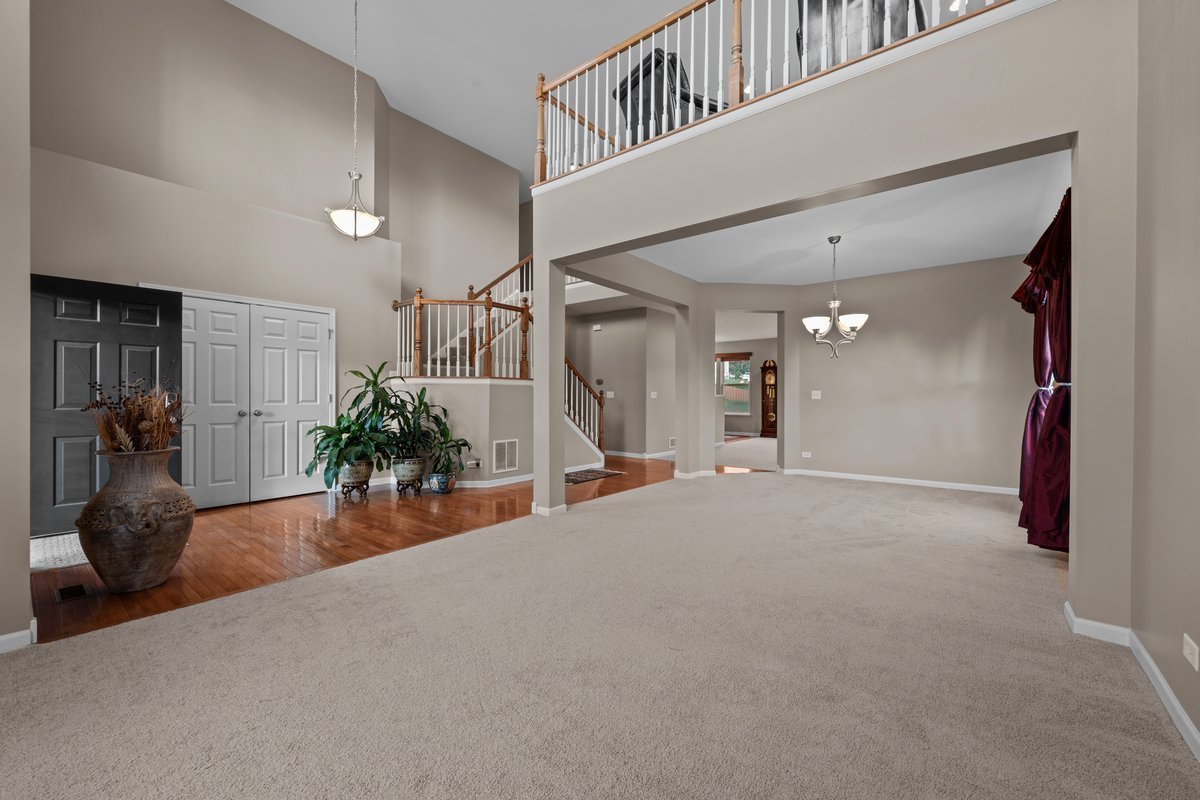 312 Monument Road, Elgin, IL 60124