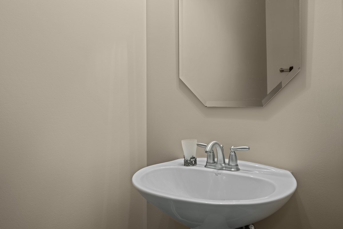 312 Monument Road, Elgin, IL 60124