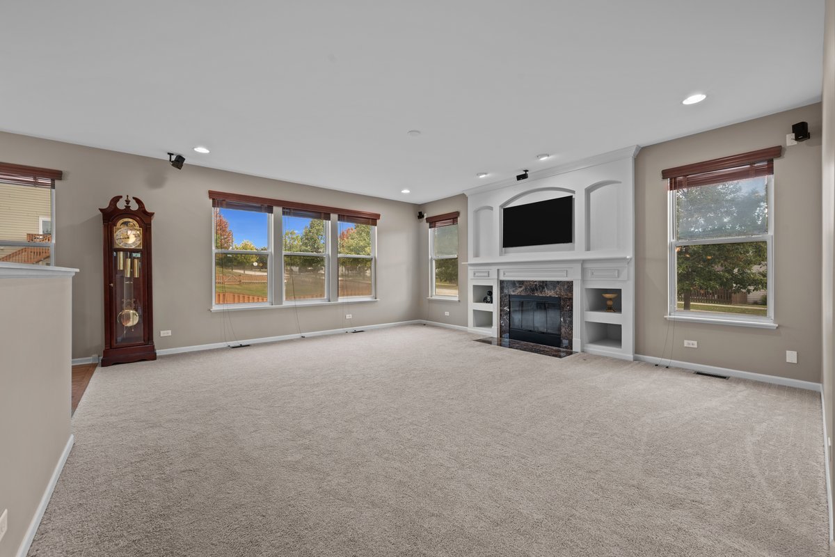 312 Monument Road, Elgin, IL 60124