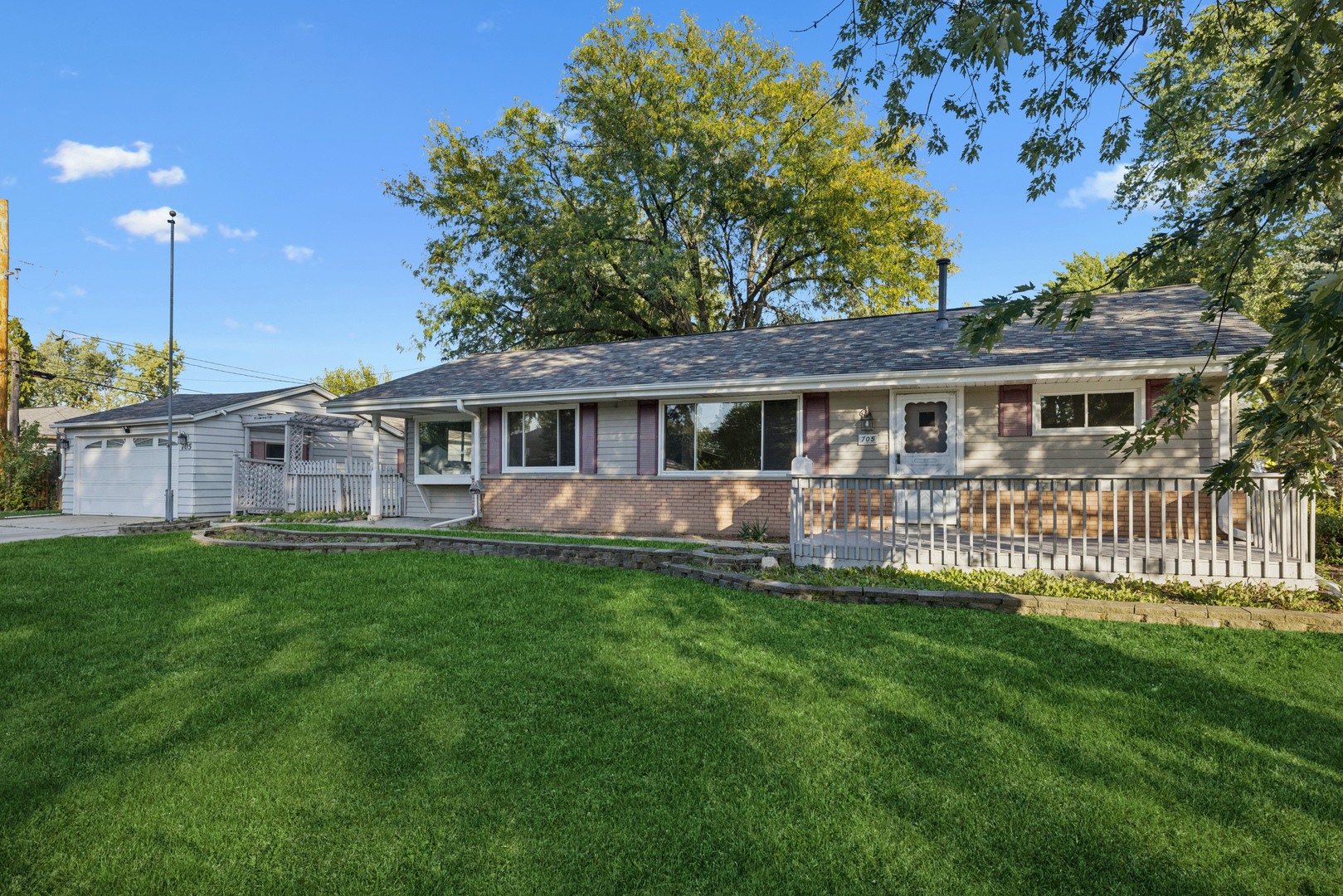 705 Ash Road, Hoffman Estates, IL 60169