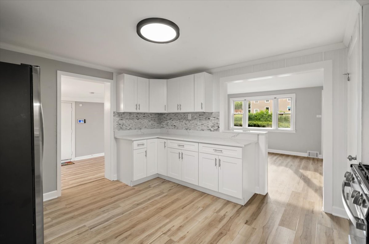 3923 Madison Avenue, Brookfield, IL 60513