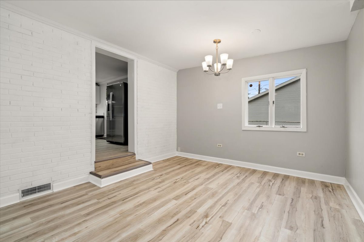 3923 Madison Avenue, Brookfield, IL 60513
