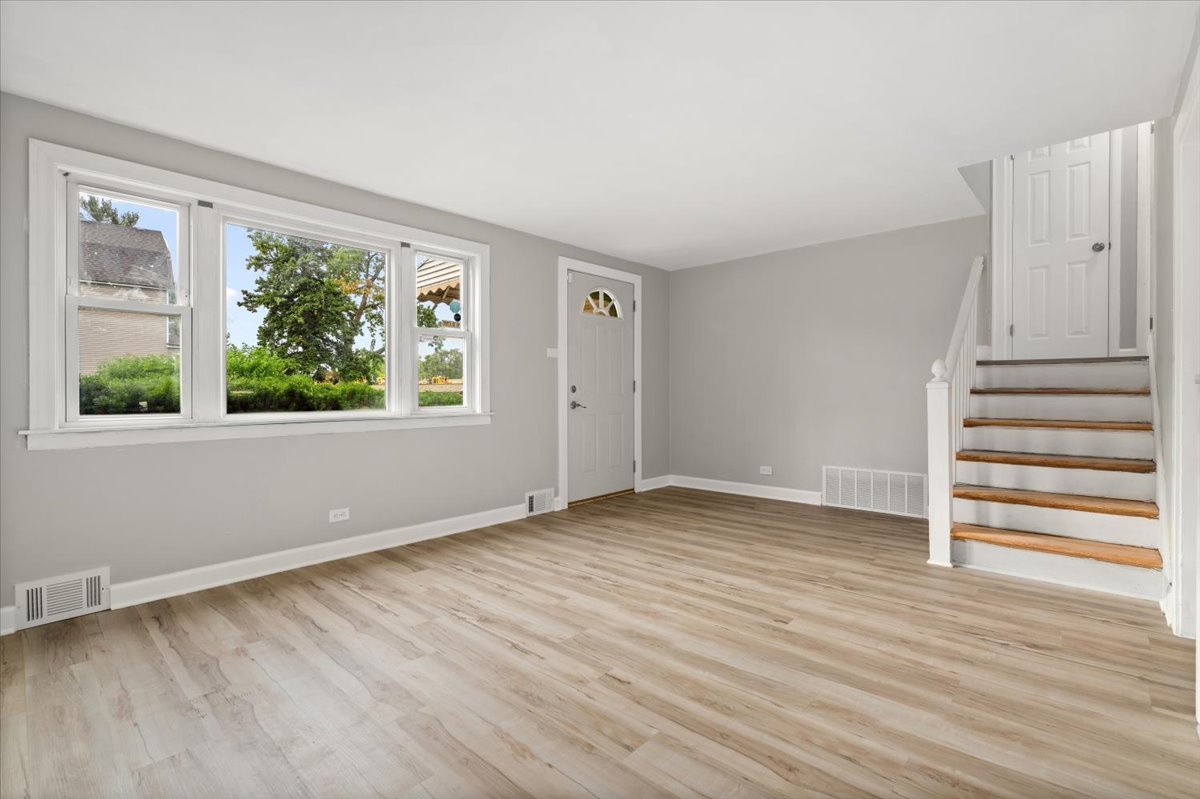 3923 Madison Avenue, Brookfield, IL 60513