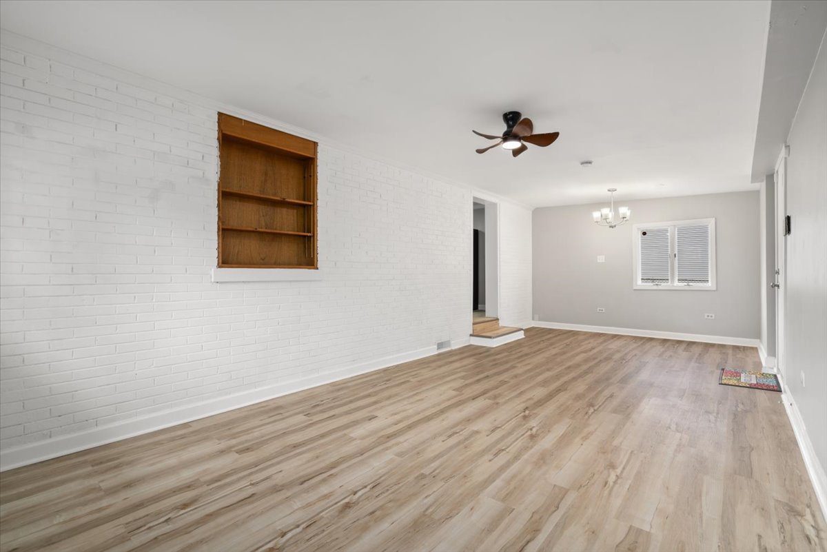 3923 Madison Avenue, Brookfield, IL 60513