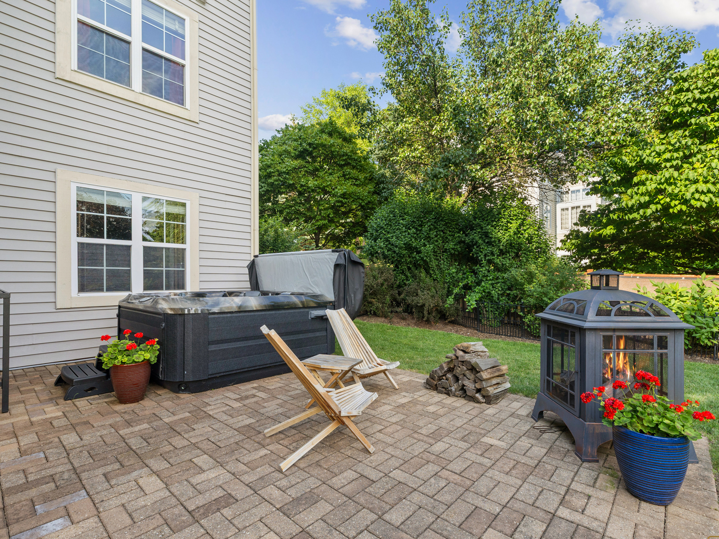 6161 Oakmont Lane, Gurnee, IL 60031