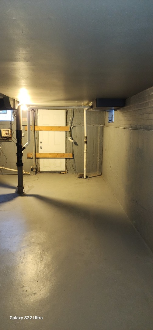 1117 E 82nd Place, Chicago, IL 60619