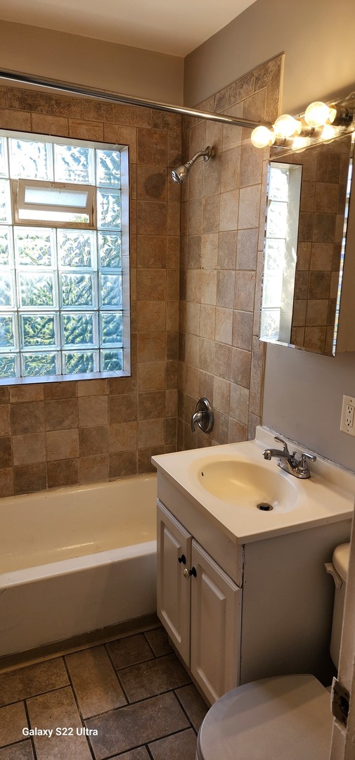 1117 E 82nd Place, Chicago, IL 60619