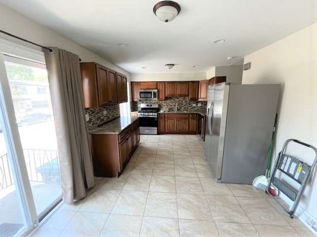 553 Lynn Court #B, Glendale Heights, IL 60139