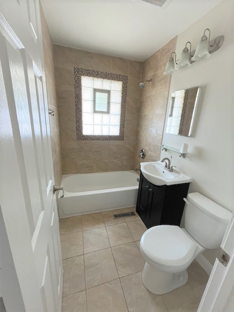 553 Lynn Court #B, Glendale Heights, IL 60139